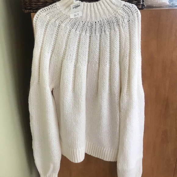 Abercrombie Woman Sm NWT Fuzzy Mock Cream Sweater - Picture 8 of 13